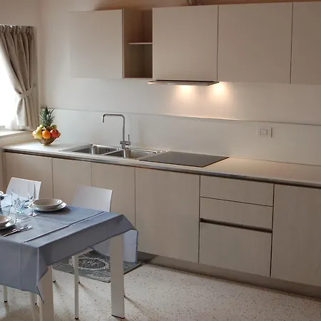 奎里努斯威尼斯公寓式酒店 4*